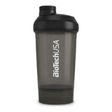 Shaker BioTechUSA negro 2 en 1 con compartimento portaproteína desmontable en el fondo, libre de BPA y DEHP — logo BioTechUSA